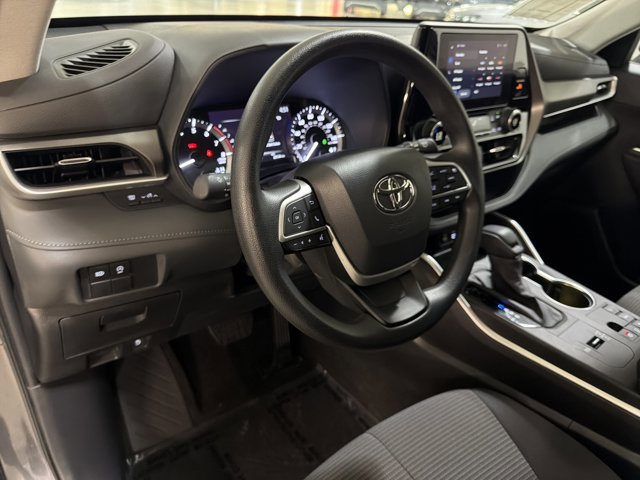 Used 2023 Toyota Highlander L FWD image 14