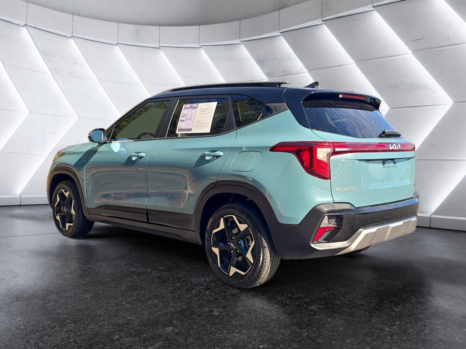 Used 2025 Kia Seltos S image 3