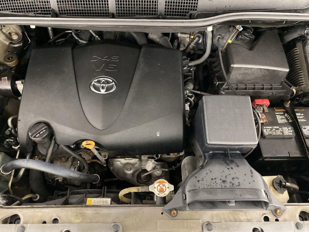 Used 2018 Toyota Sienna XLE w/ XLE Navigation Package image 23