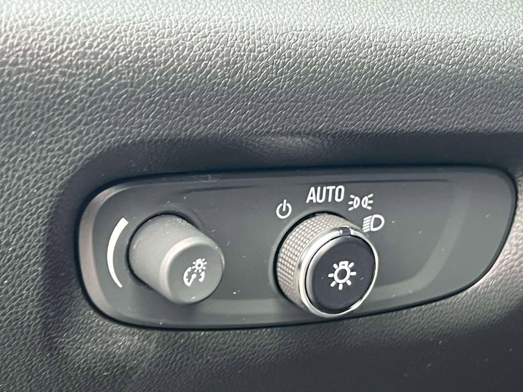 Used 2023 Chevrolet Traverse LT FWD image 22