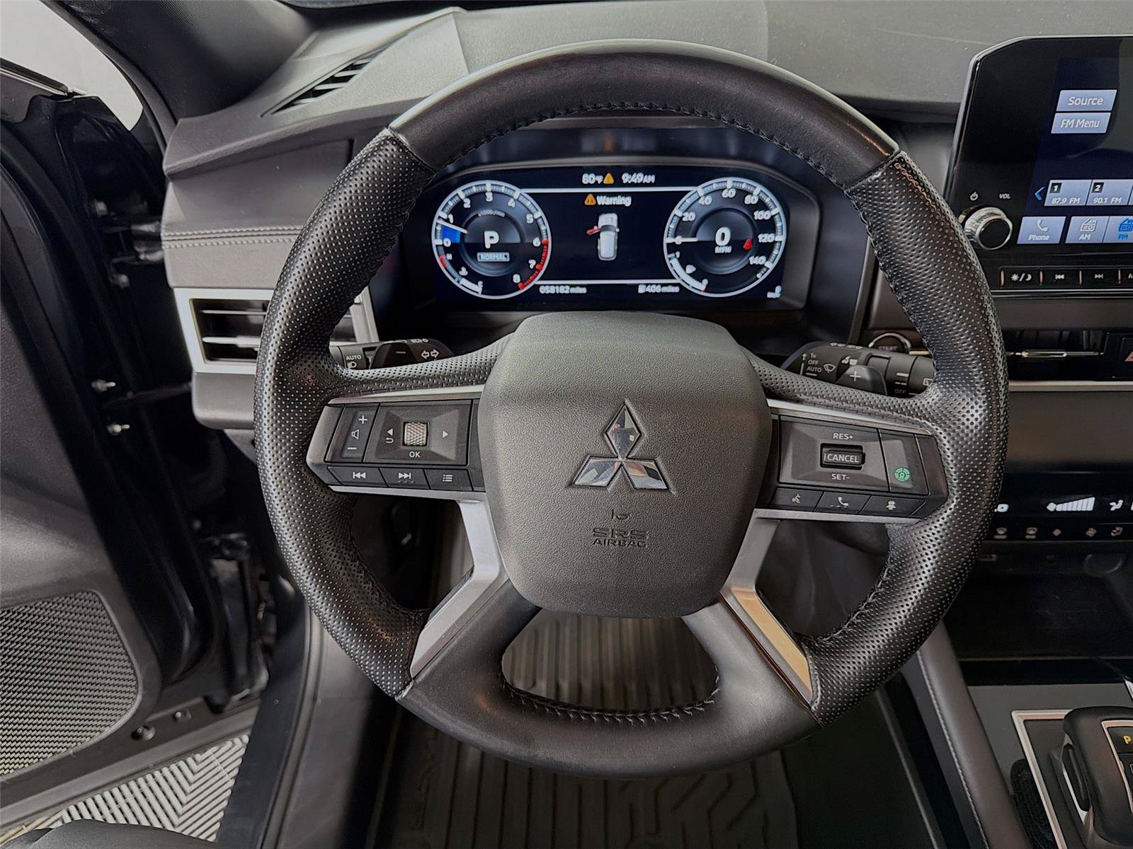 Used 2024 Mitsubishi Outlander SE Black Edition AWD/4WD image 3