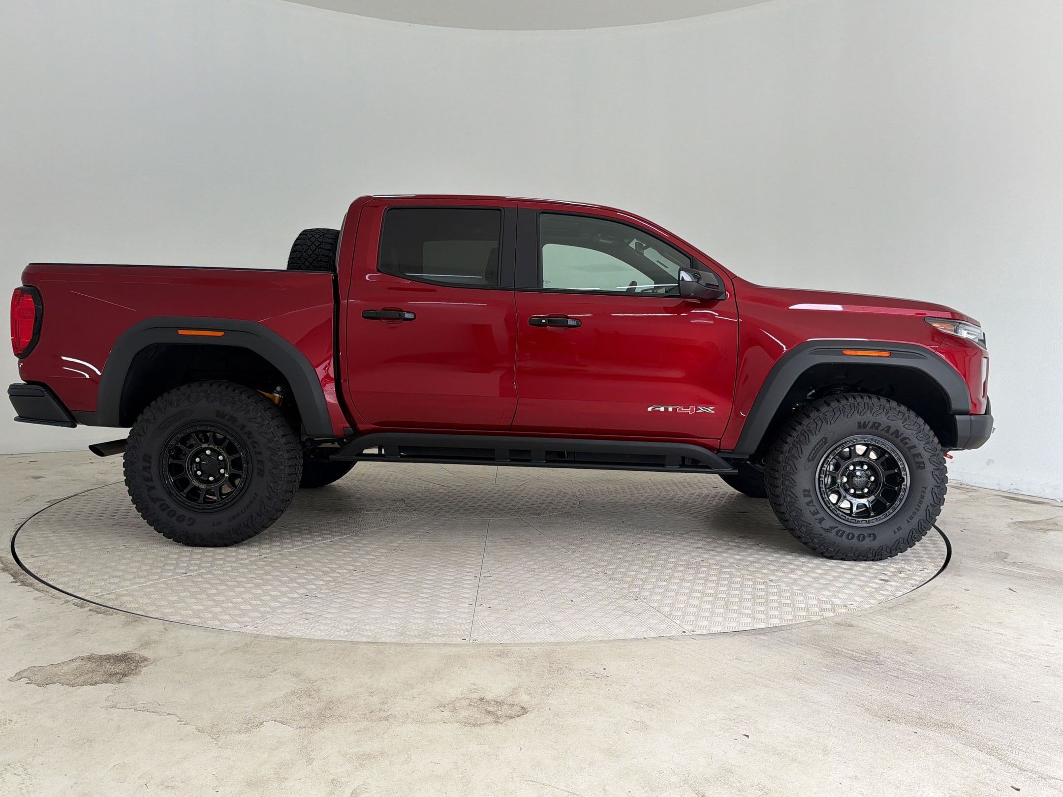 Used 2026 GMC Canyon AT4X w/ AT4X AEV Edition AWD/4WD image 8