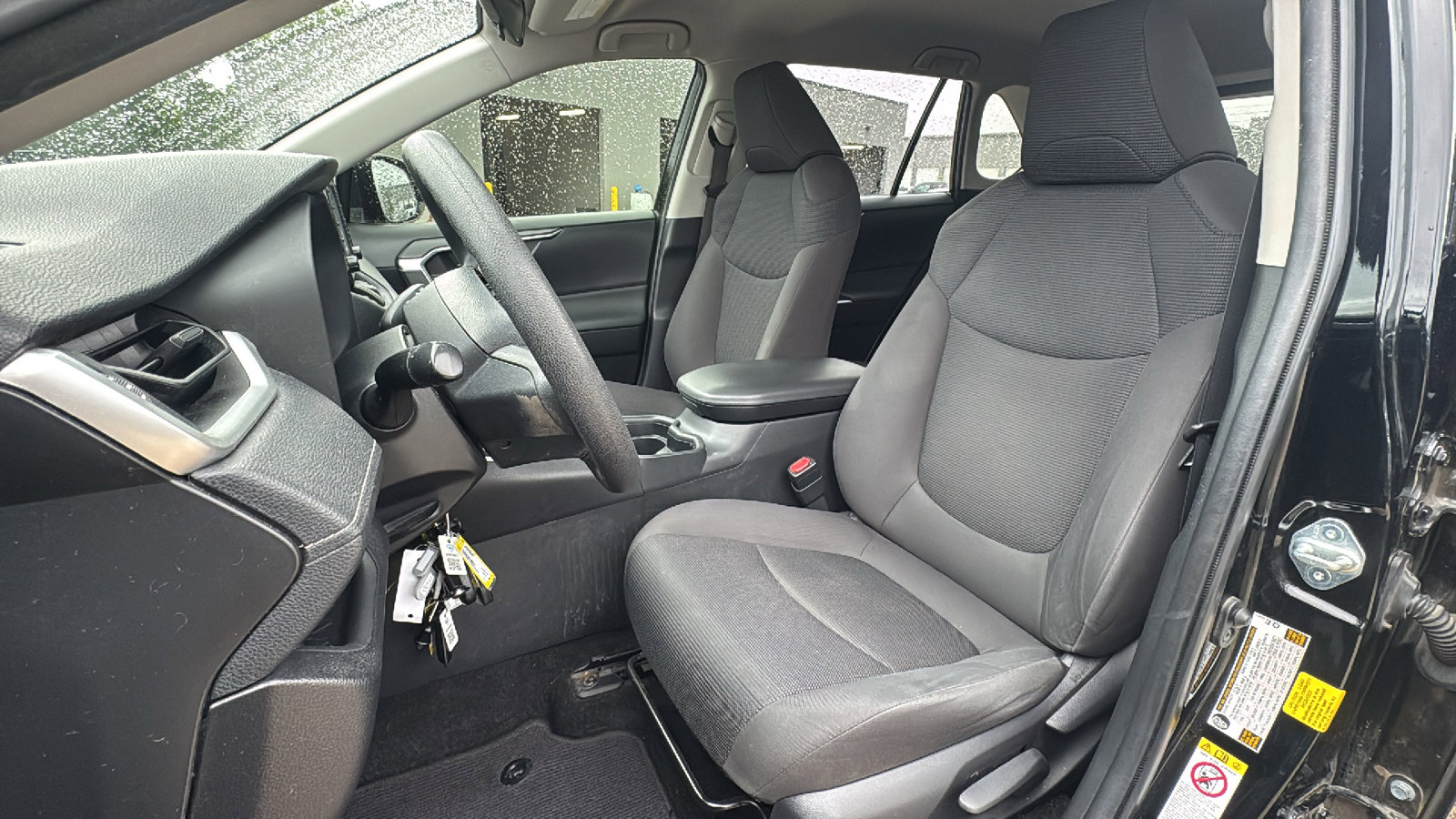 Used 2019 Toyota RAV4 LE FWD image 13