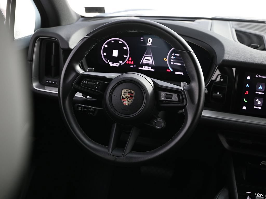 Used 2024 Porsche Cayenne AWD/4WD image 29