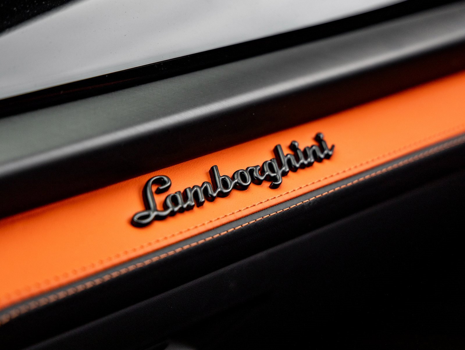 Used 2025 Lamborghini Urus SE image 32