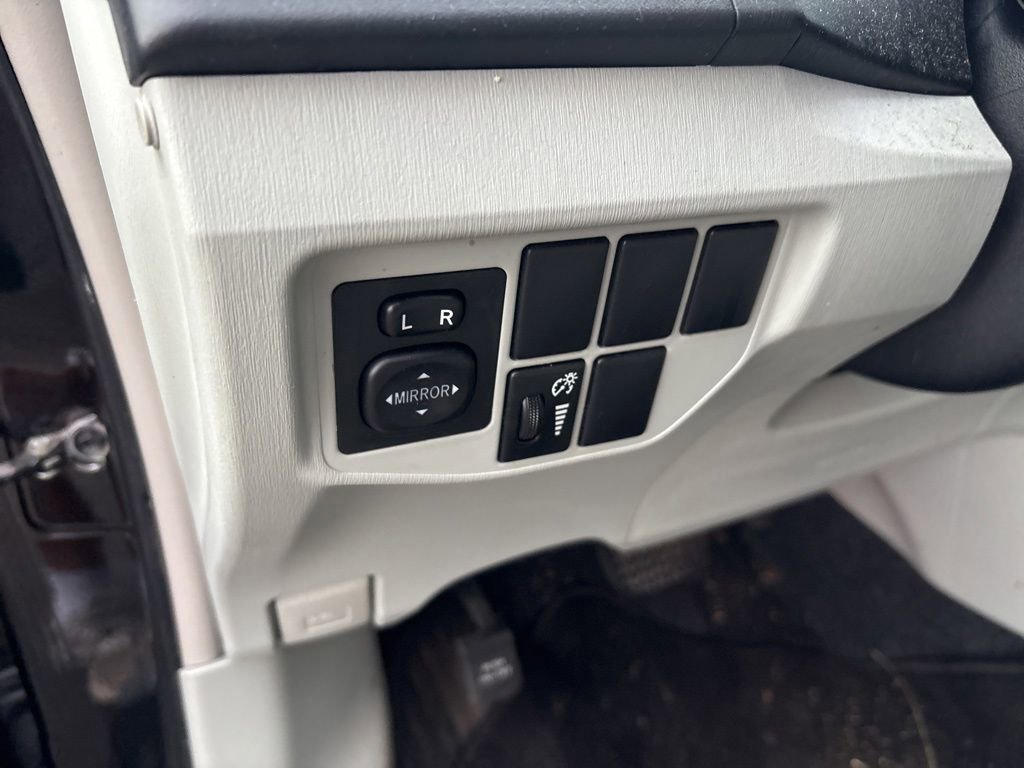 Used 2015 Toyota Prius Three image 18