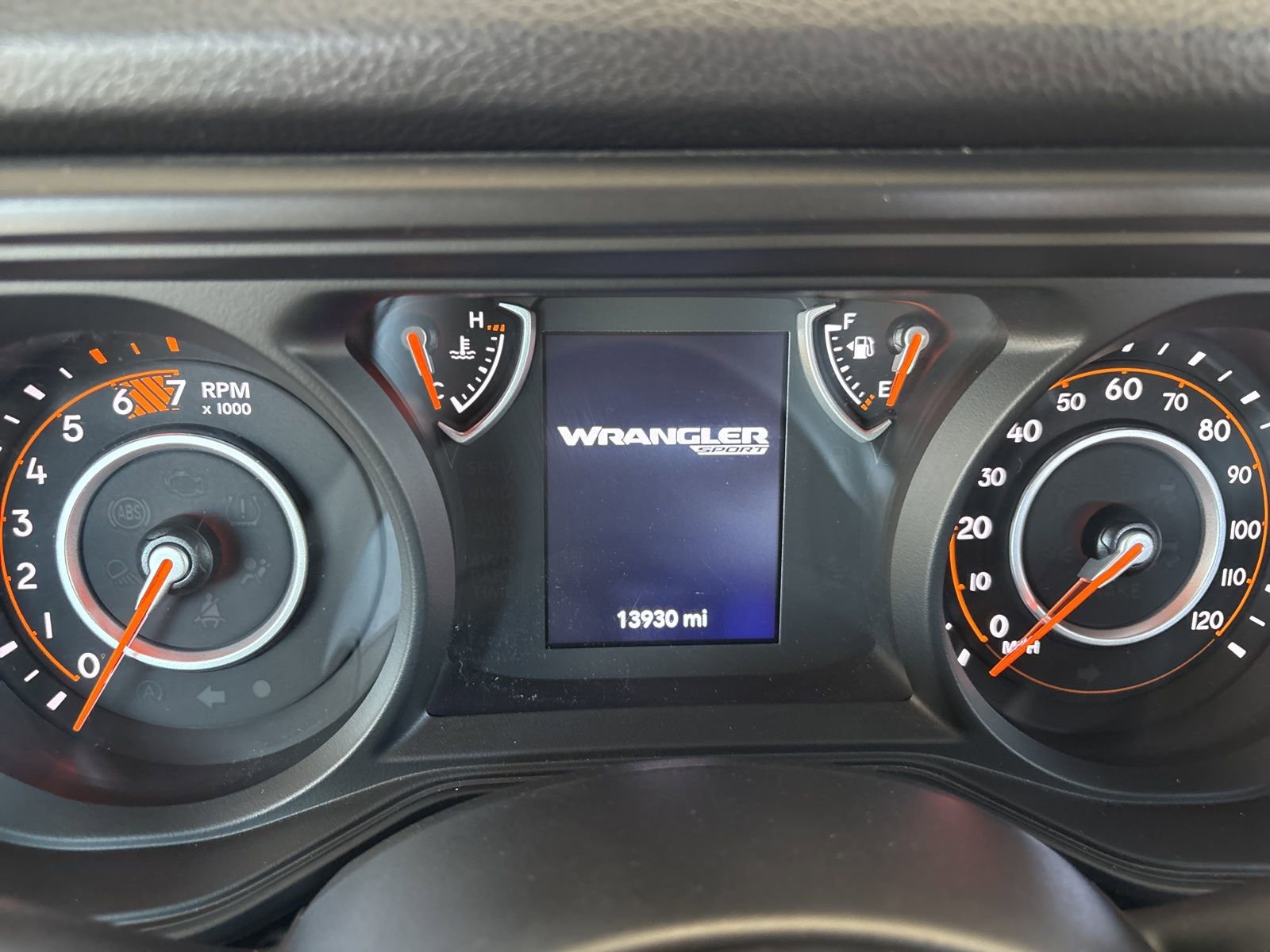 Used 2025 Jeep Wrangler Sport image 29