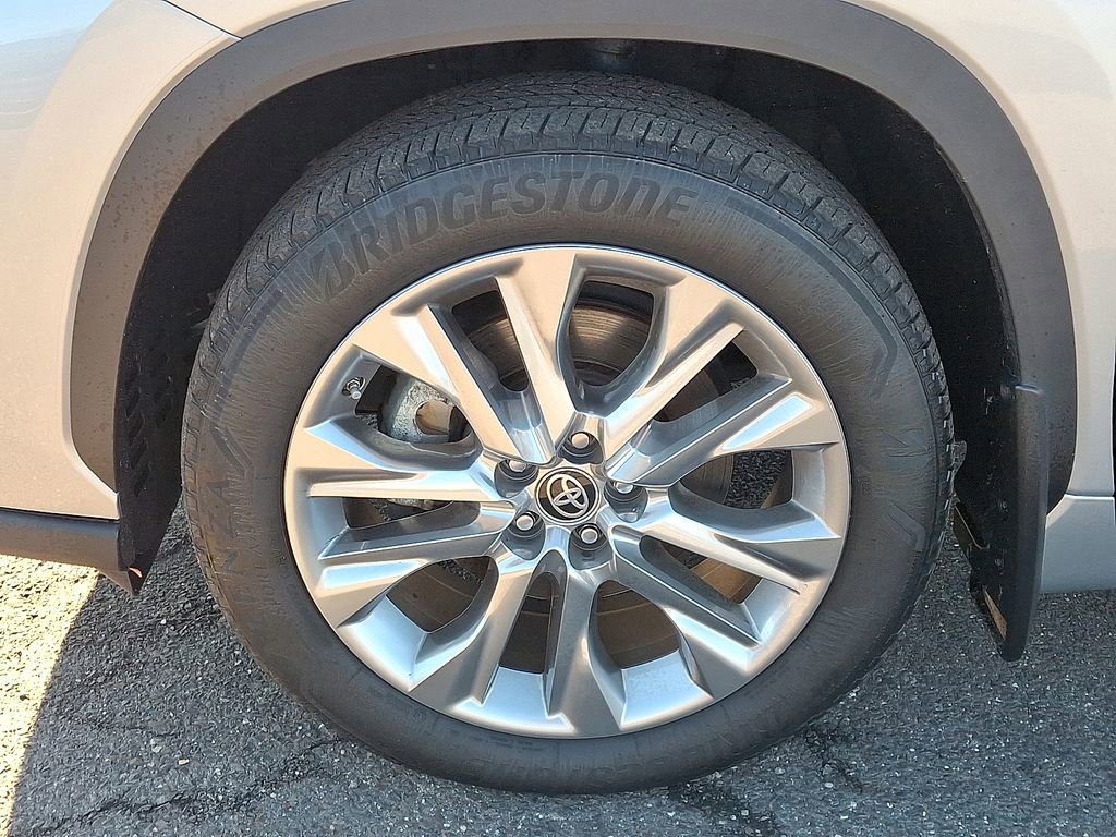 Used 2023 Toyota Highlander Limited image 29