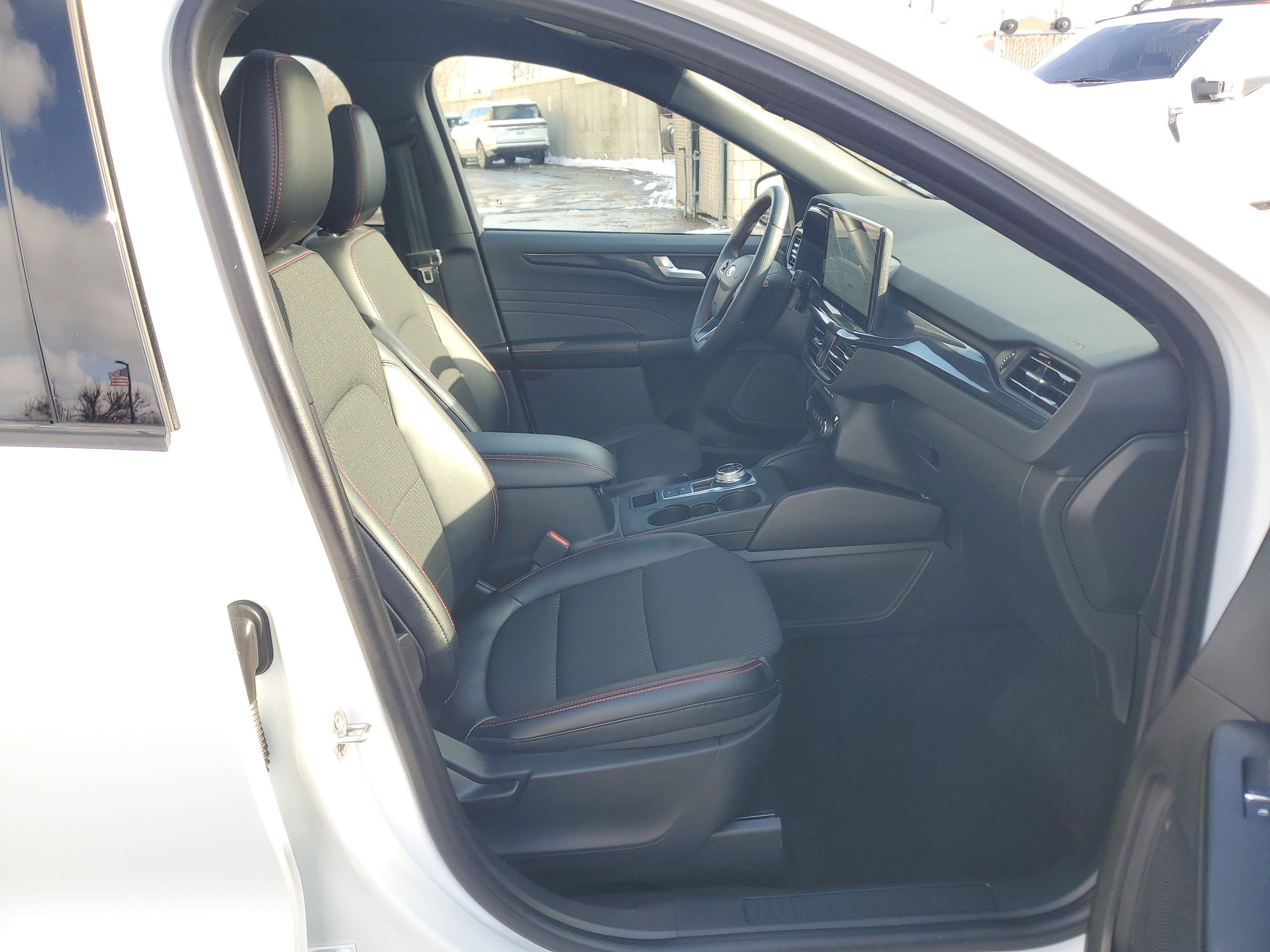 Used 2023 Ford Escape ST-Line w/ Tech Pack #1 image 9