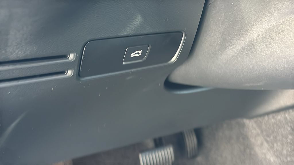 Certified 2026 Volvo XC40 B5 Plus AWD/4WD image 13