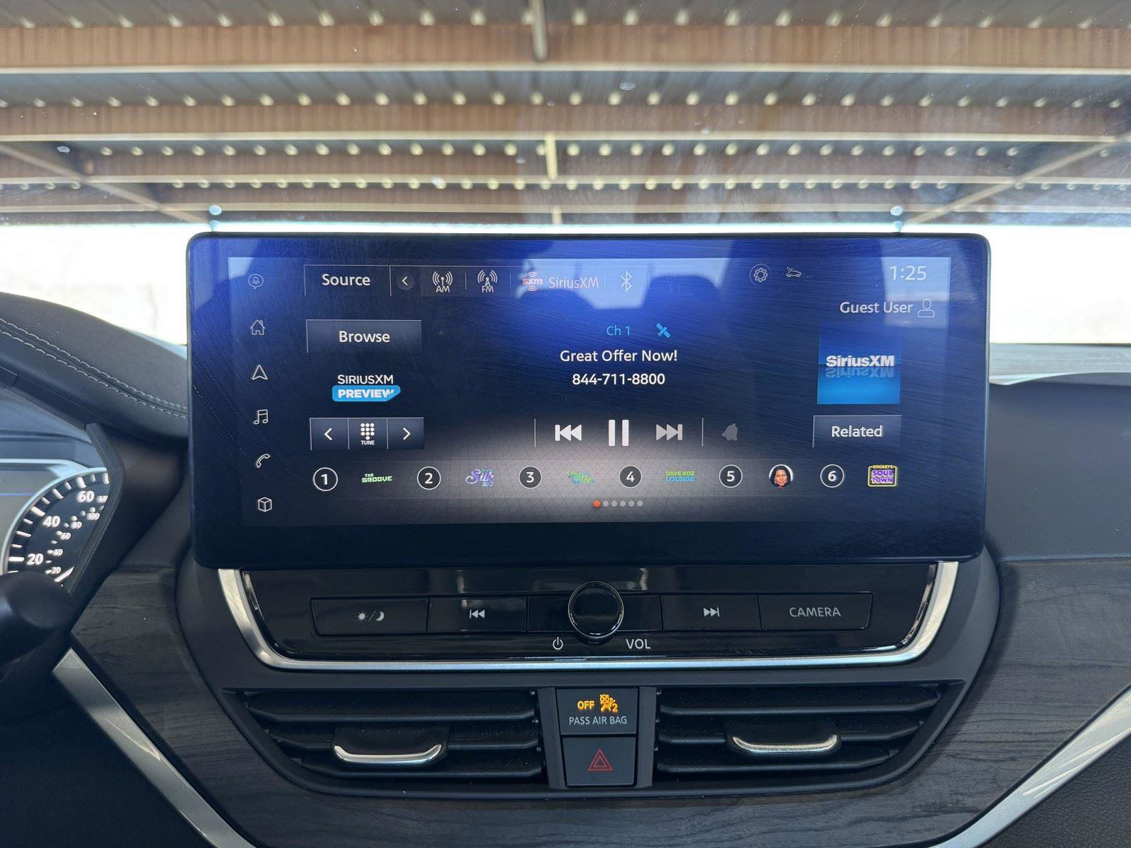 Used 2023 Nissan Altima 2.5 SV w/ SV Premium Package image 13