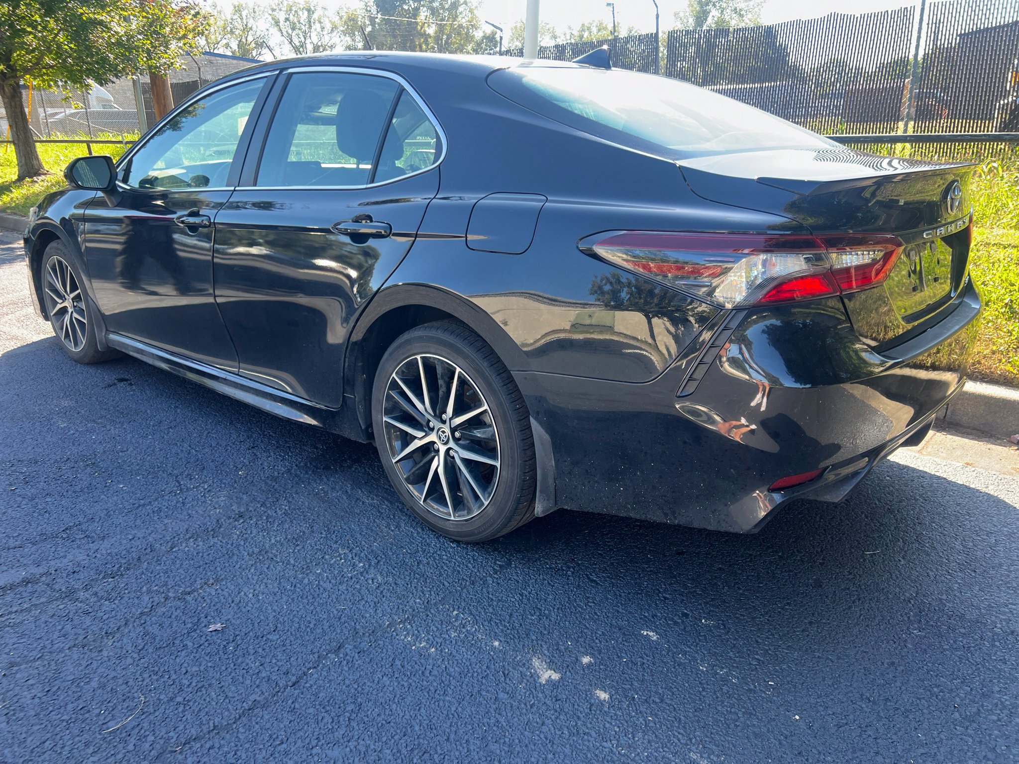 Used 2022 Toyota Camry SE FWD image 7