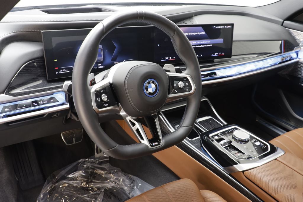 Used 2026 BMW 750e xDrive w/ Executive Package AWD/4WD image 7