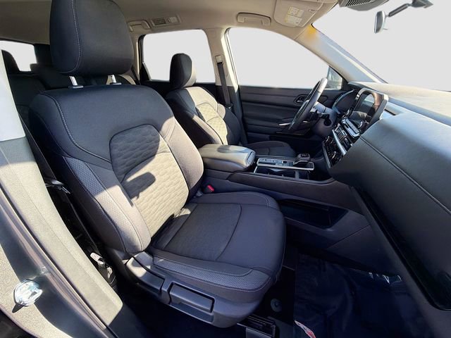 Used 2025 Nissan Pathfinder SV image 28