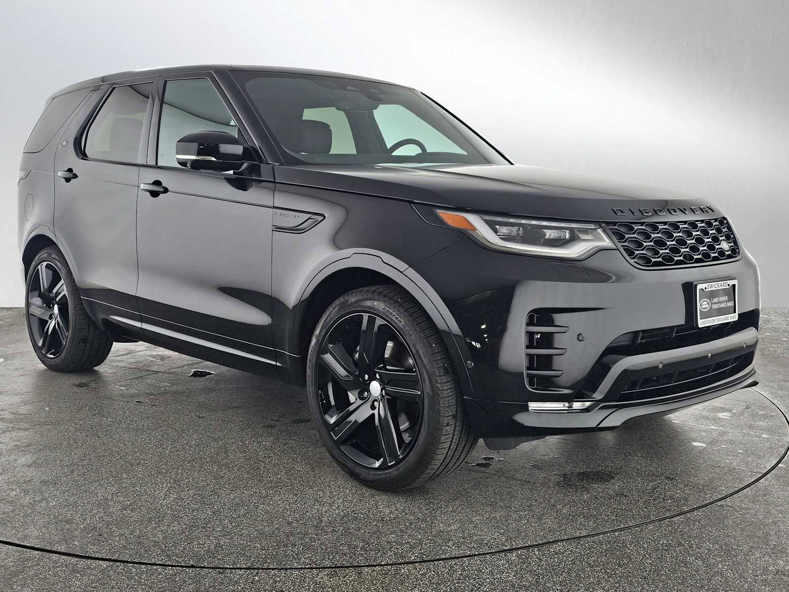 Used 2025 Land Rover Discovery Dynamic SE image 7