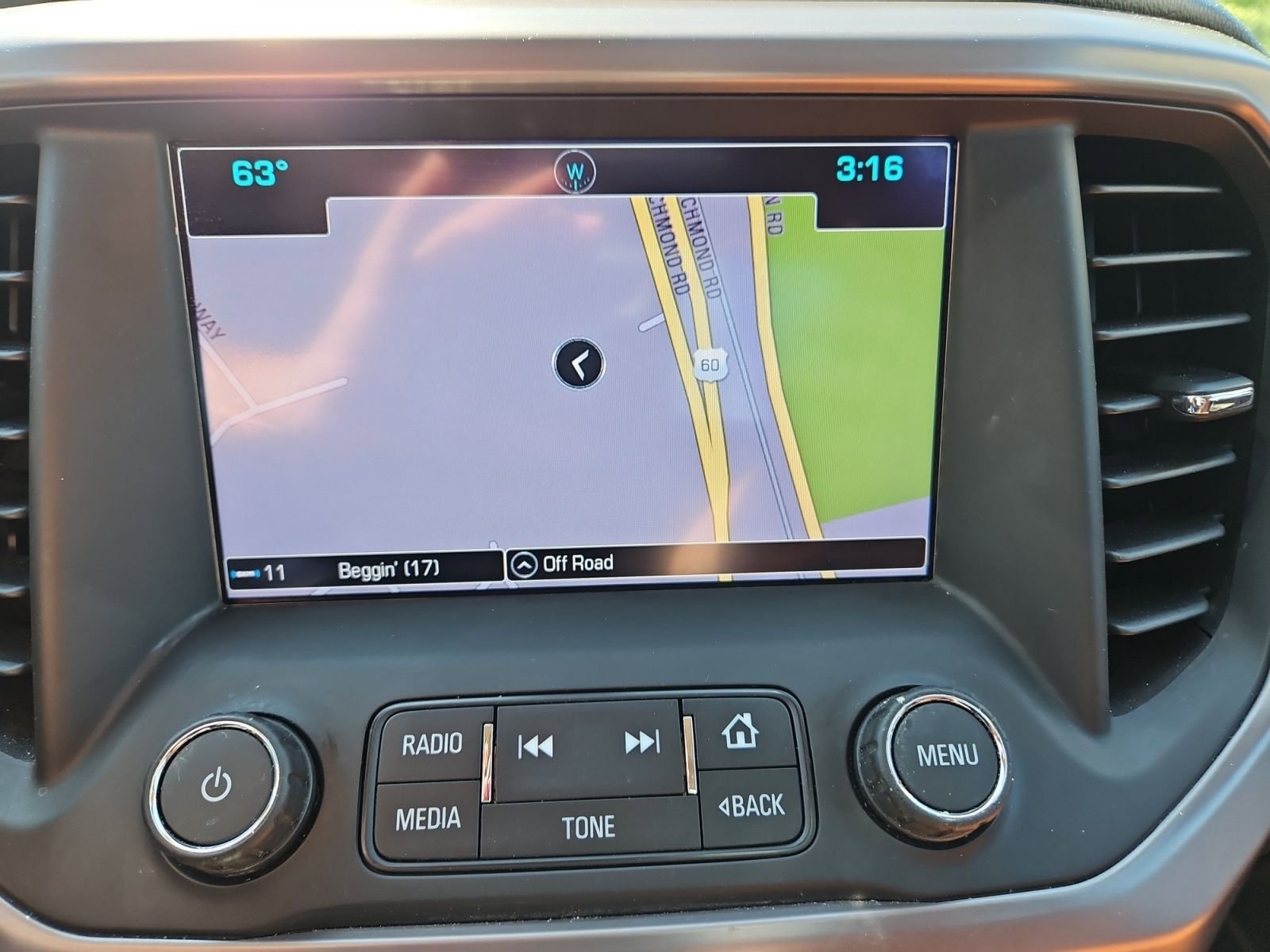 Used 2017 GMC Acadia SLT AWD/4WD image 29