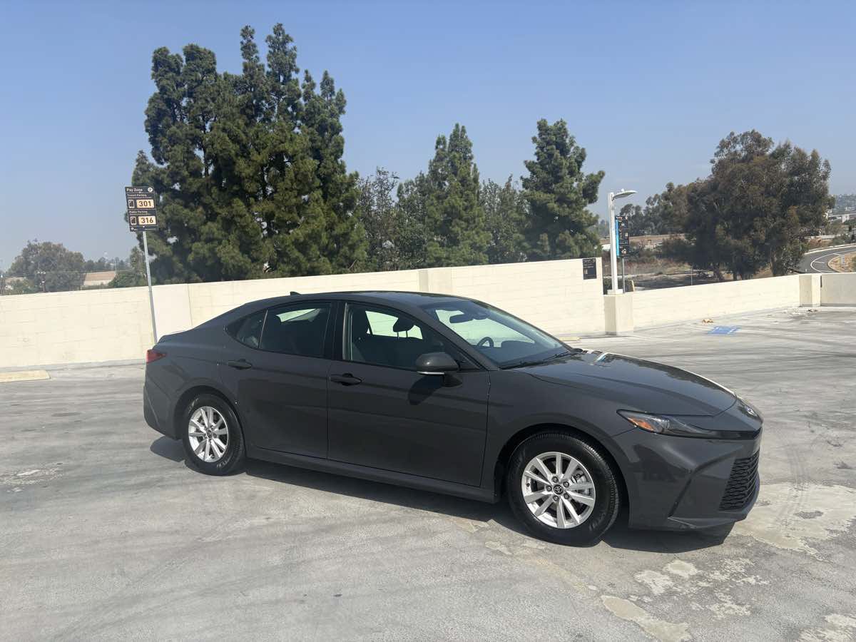 Used 2026 Toyota Camry LE FWD image 33