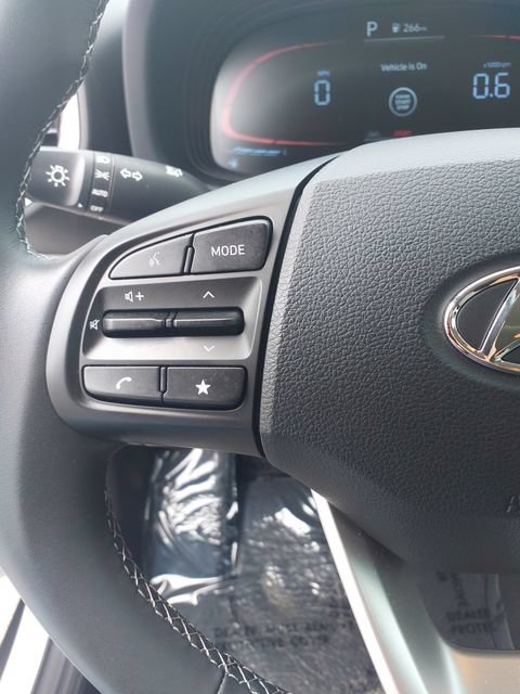 Certified 2025 Hyundai Venue SEL FWD image 28