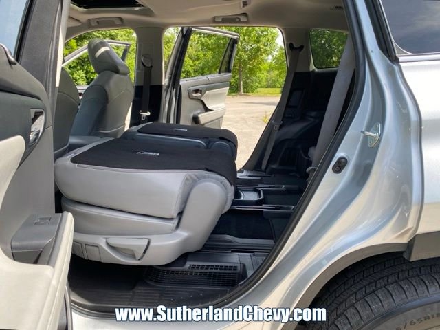 Used 2024 Toyota Highlander XLE AWD/4WD image 37