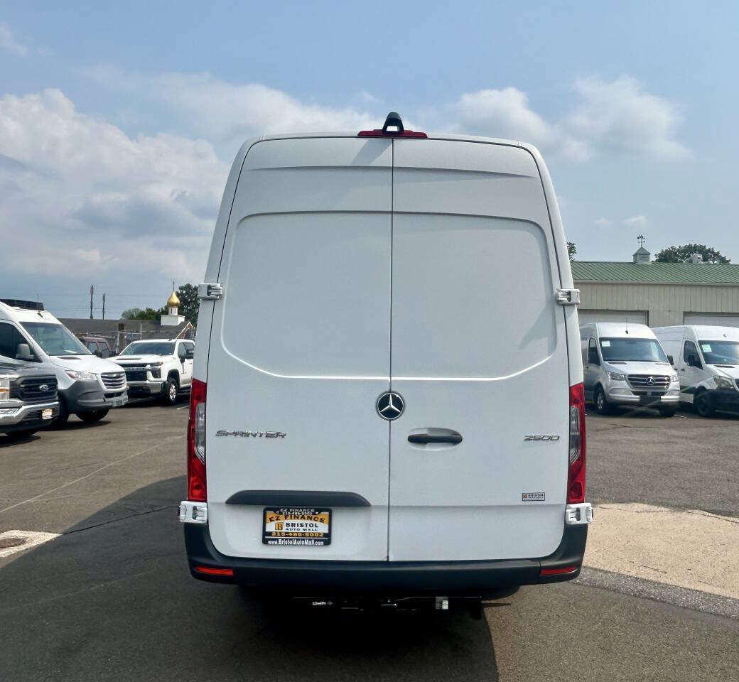 Used 2021 Mercedes-Benz Sprinter 2500 image 4