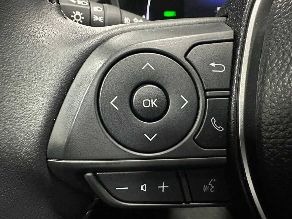 Used 2025 Toyota Corolla Cross XSE image 19