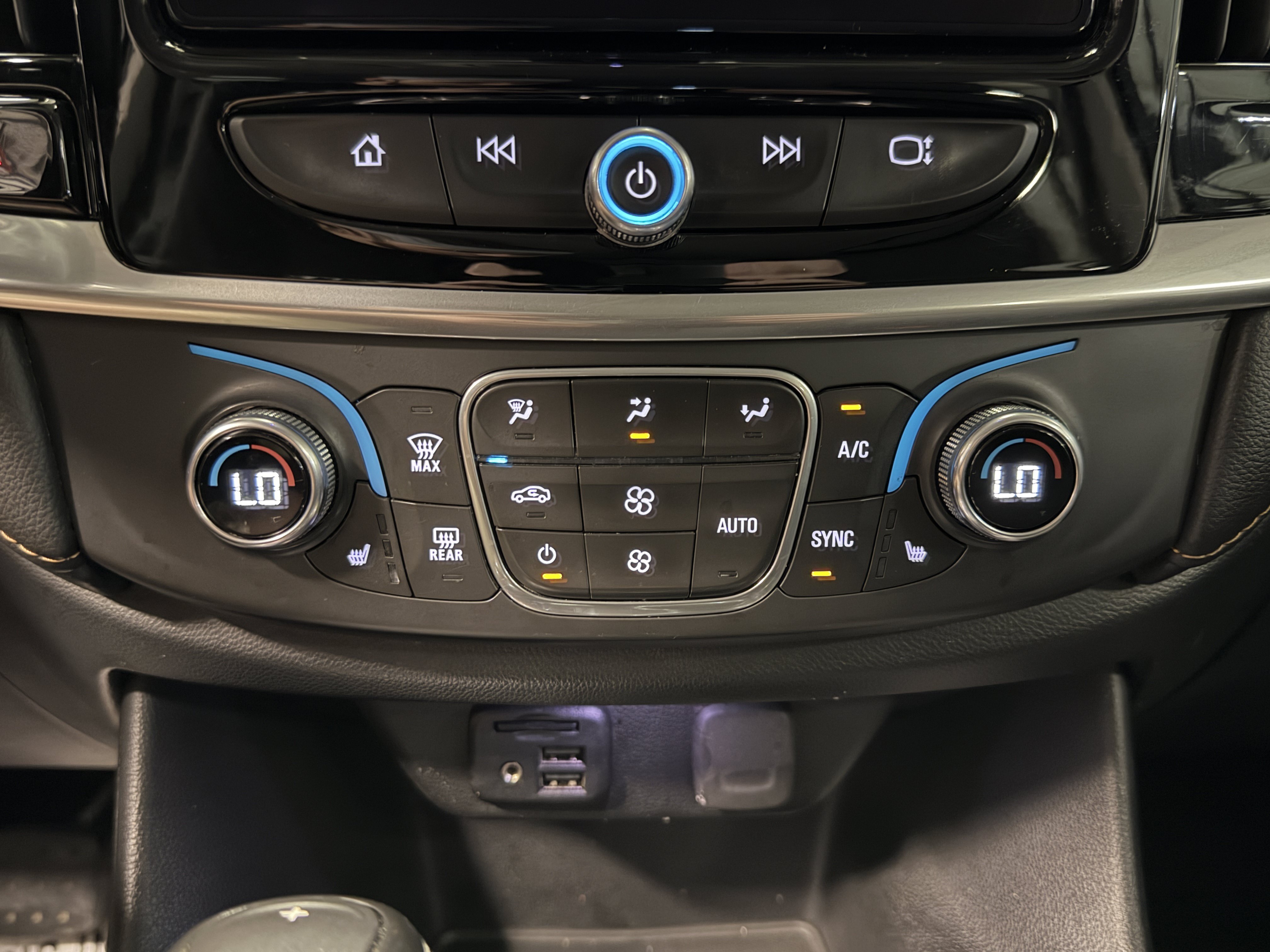 Used 2020 Chevrolet Traverse RS FWD image 13