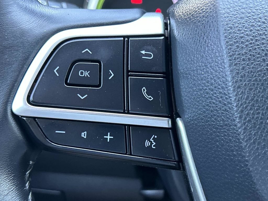 Used 2022 Toyota Highlander LE FWD image 29