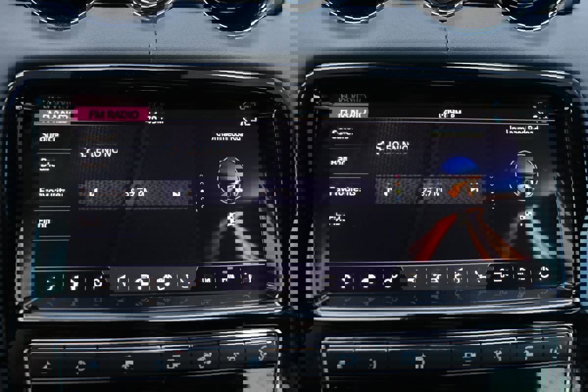 Used 2019 Jaguar XJ L Portfolio image 27