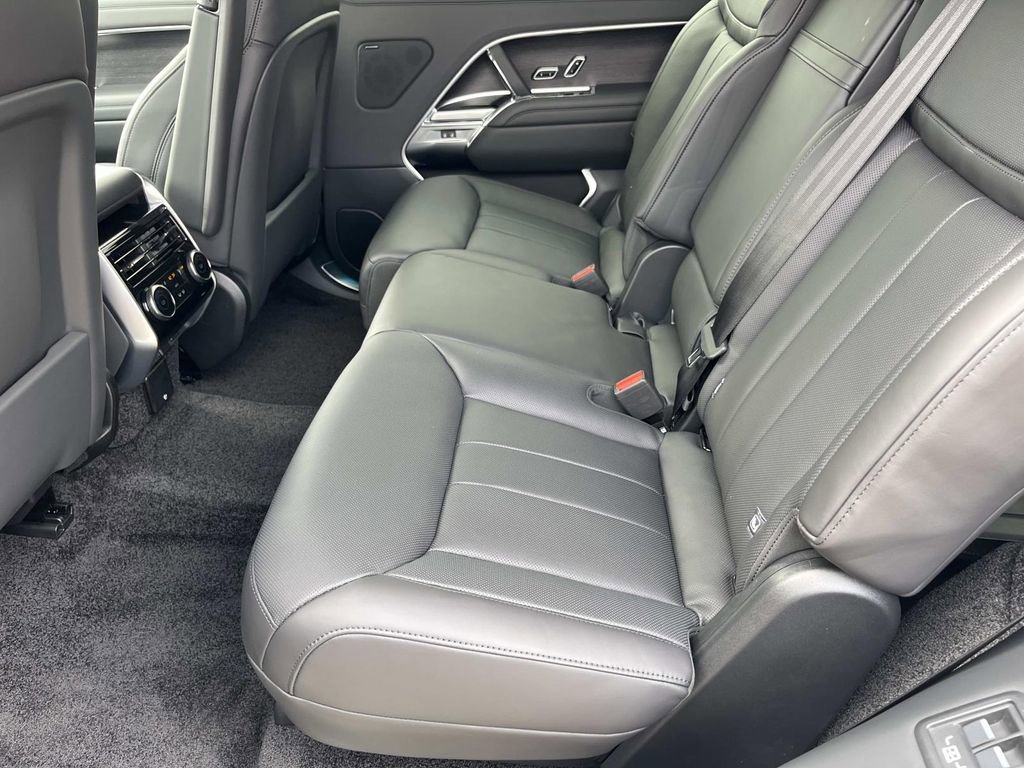 New 2026 Land Rover Range Rover Long Wheelbase SE AWD/4WD image 10