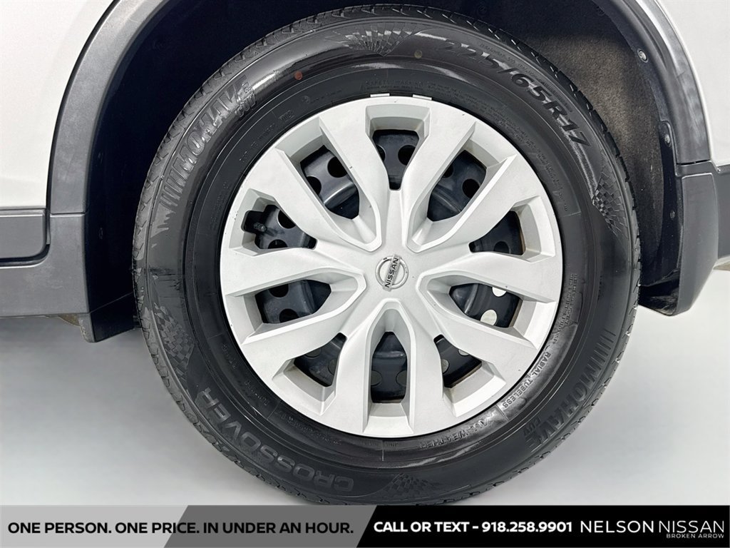 Used 2017 Nissan Rogue S FWD image 28