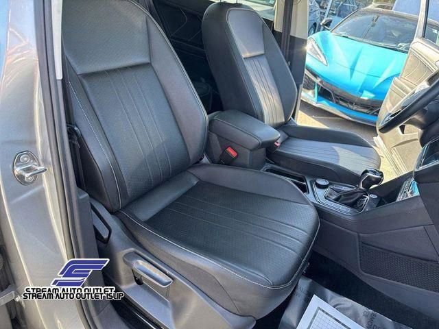 Used 2023 Volkswagen Tiguan SE image 37