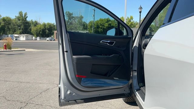 Certified 2025 Kia Sportage X-Pro image 3