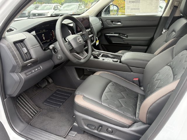 New 2026 Nissan Pathfinder Platinum AWD/4WD image 11