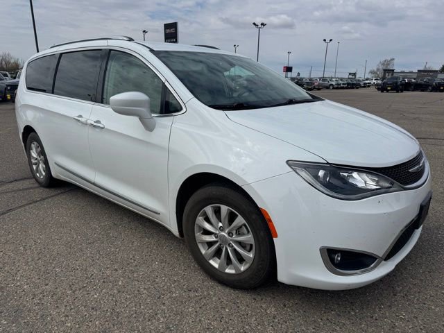 Used 2018 Chrysler Pacifica Touring-L FWD image 3