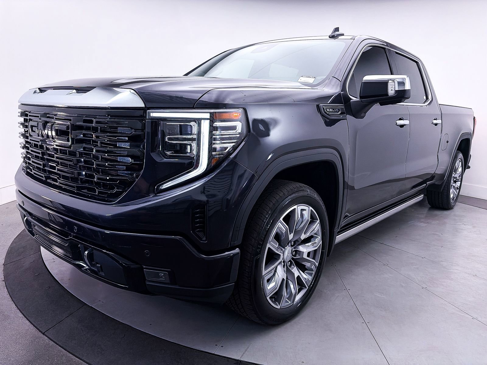 Used 2022 GMC Sierra 1500 Denali w/ Denali Reserve Package AWD/4WD image 15