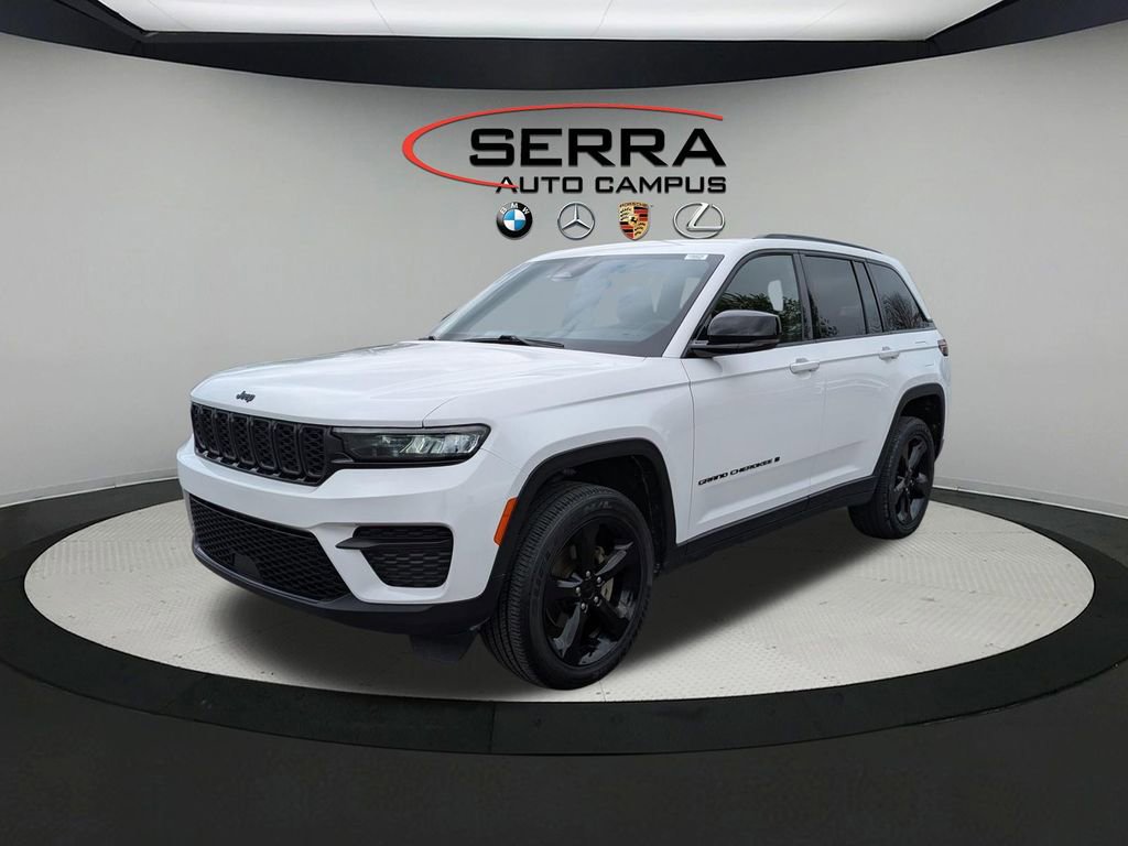 Used 2023 Jeep Grand Cherokee Altitude AWD/4WD image 1