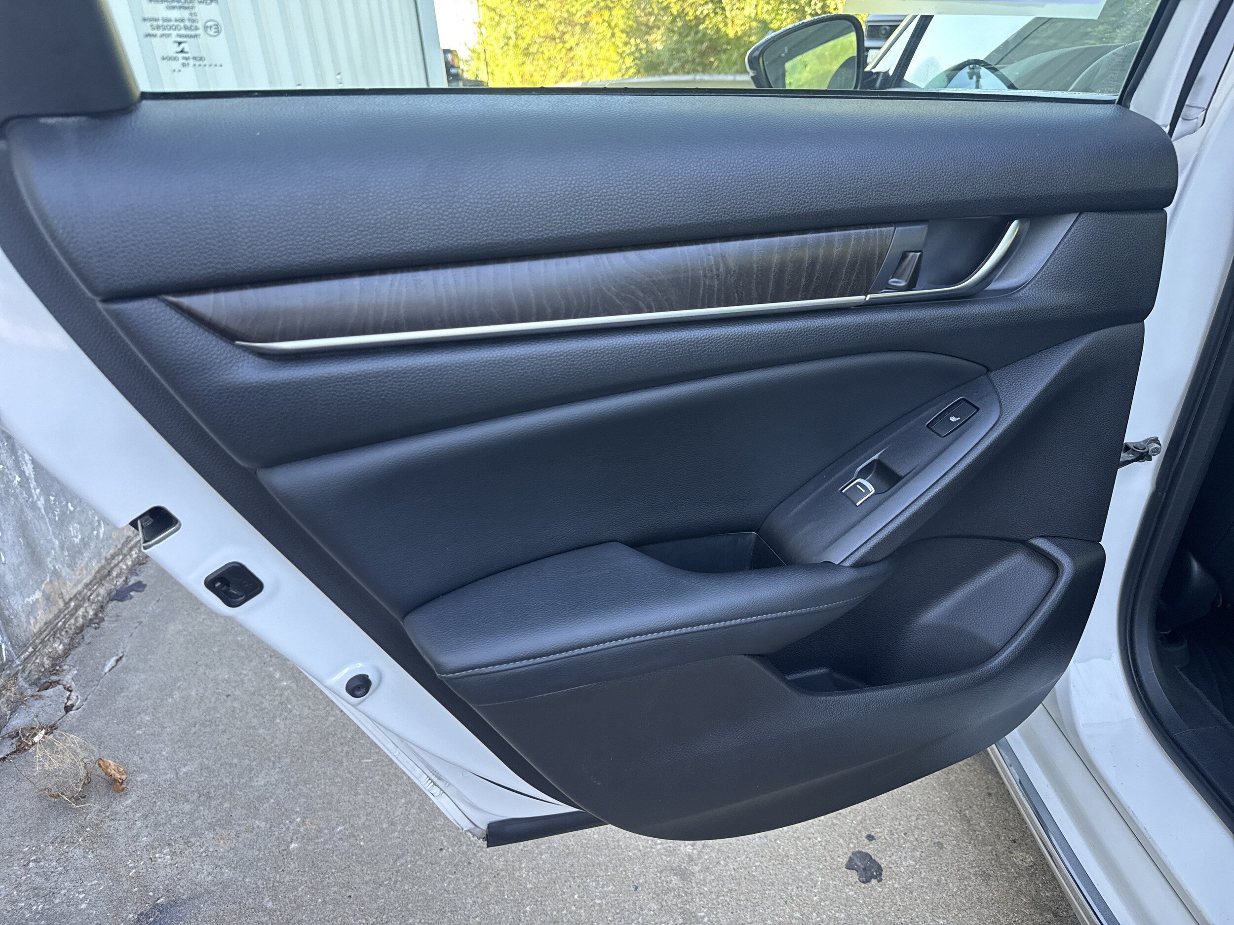 Used 2018 Honda Accord Touring image 11