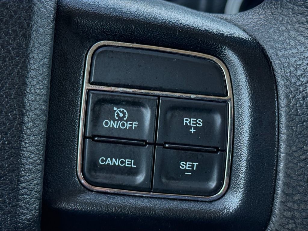 Used 2018 Dodge Journey SE w/ Blacktop Package FWD image 19