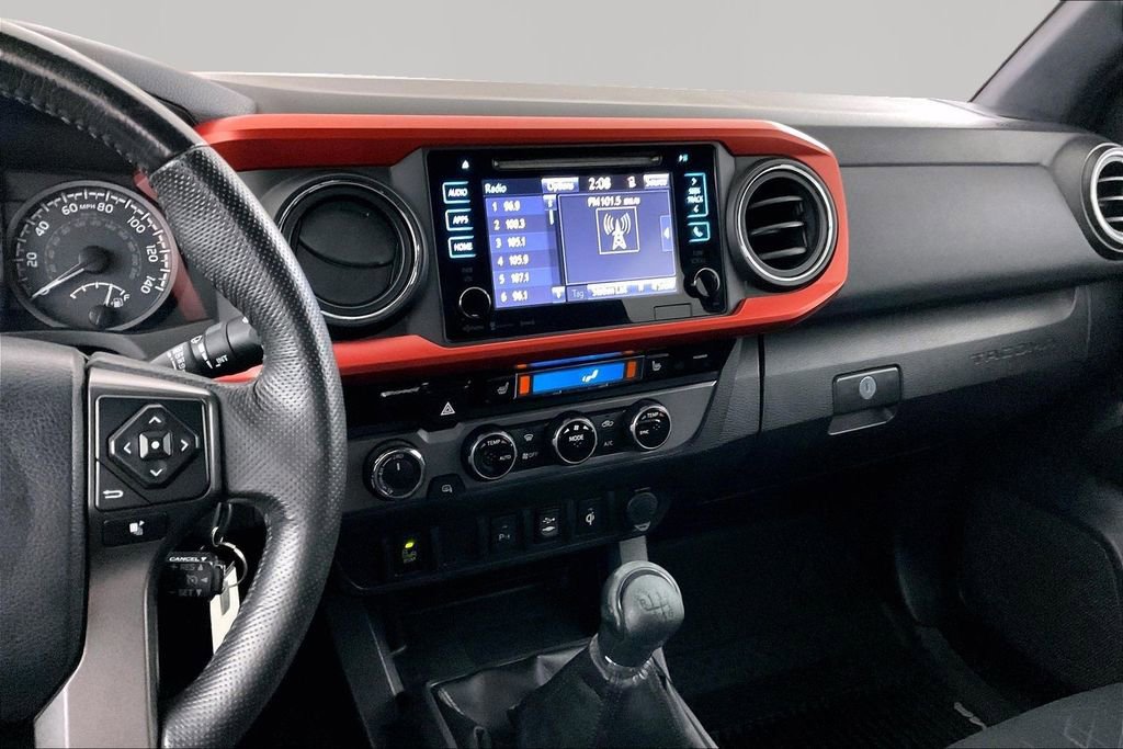 Used 2017 Toyota Tacoma TRD Off-Road w/ Premium & Technology Package image 9