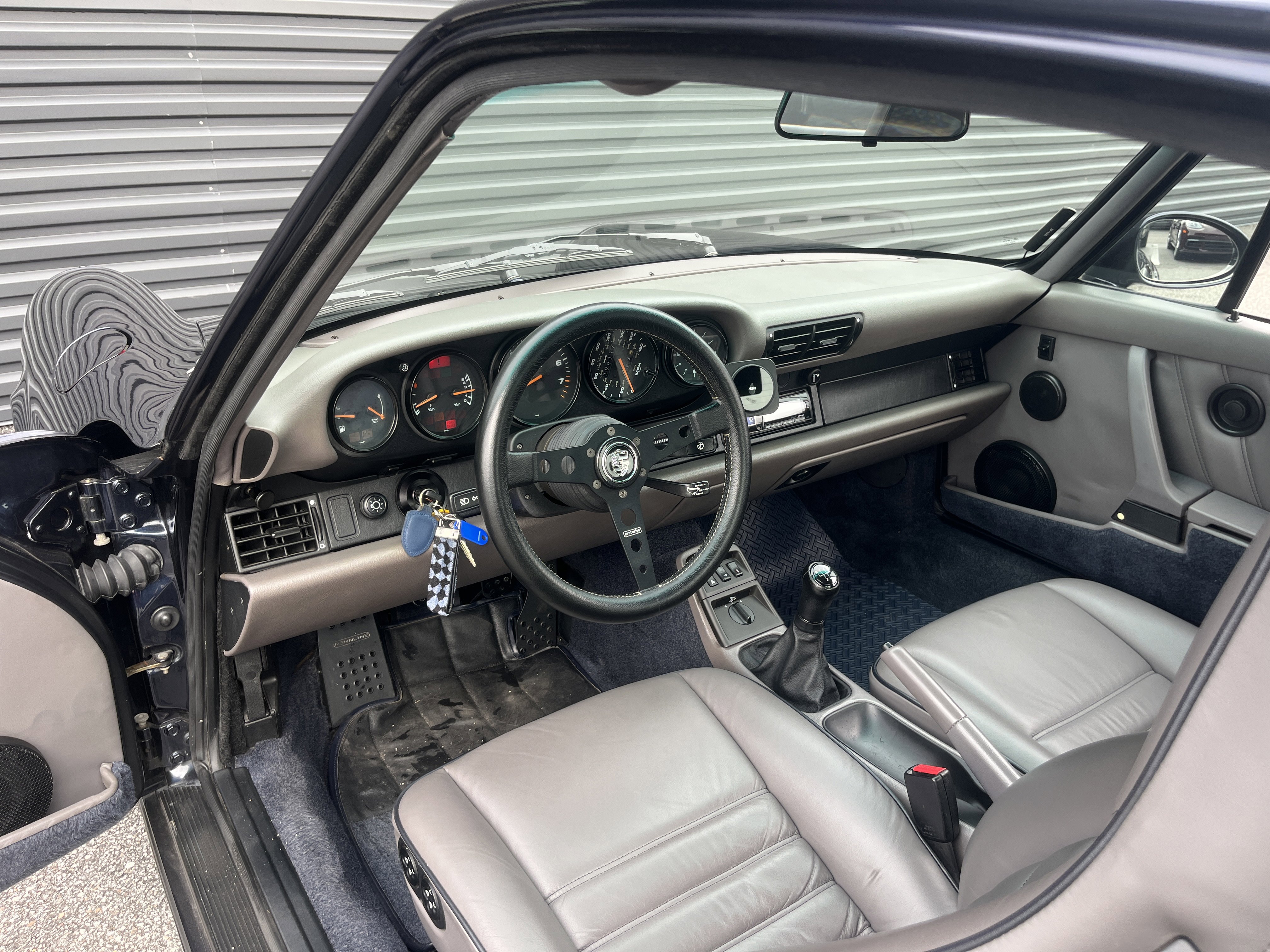Used 1992 Porsche 911 Carrera image 4