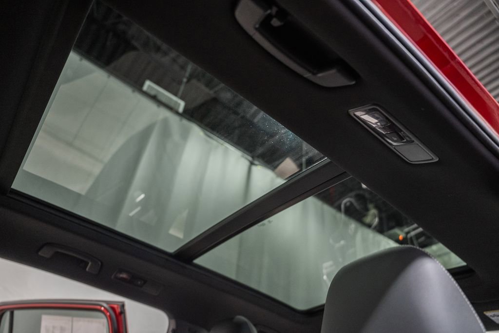 Used 2024 Volkswagen Tiguan SE R-Line image 34