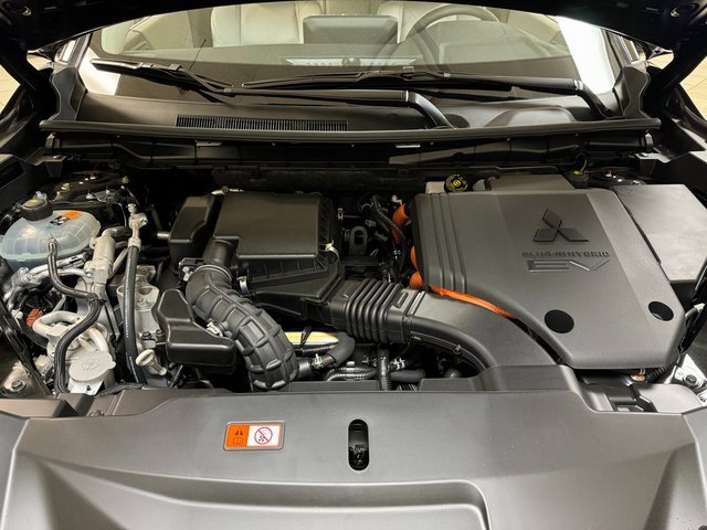 Used 2024 Mitsubishi Outlander 4WD Plug-In Hybrid image 27
