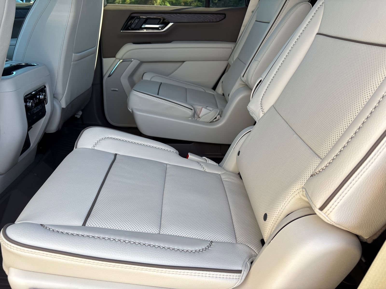 New 2026 GMC Yukon Denali w/ Denali Reserve Package image 23