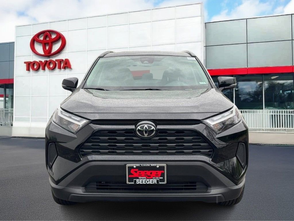 Used 2025 Toyota RAV4 XLE AWD/4WD image 10