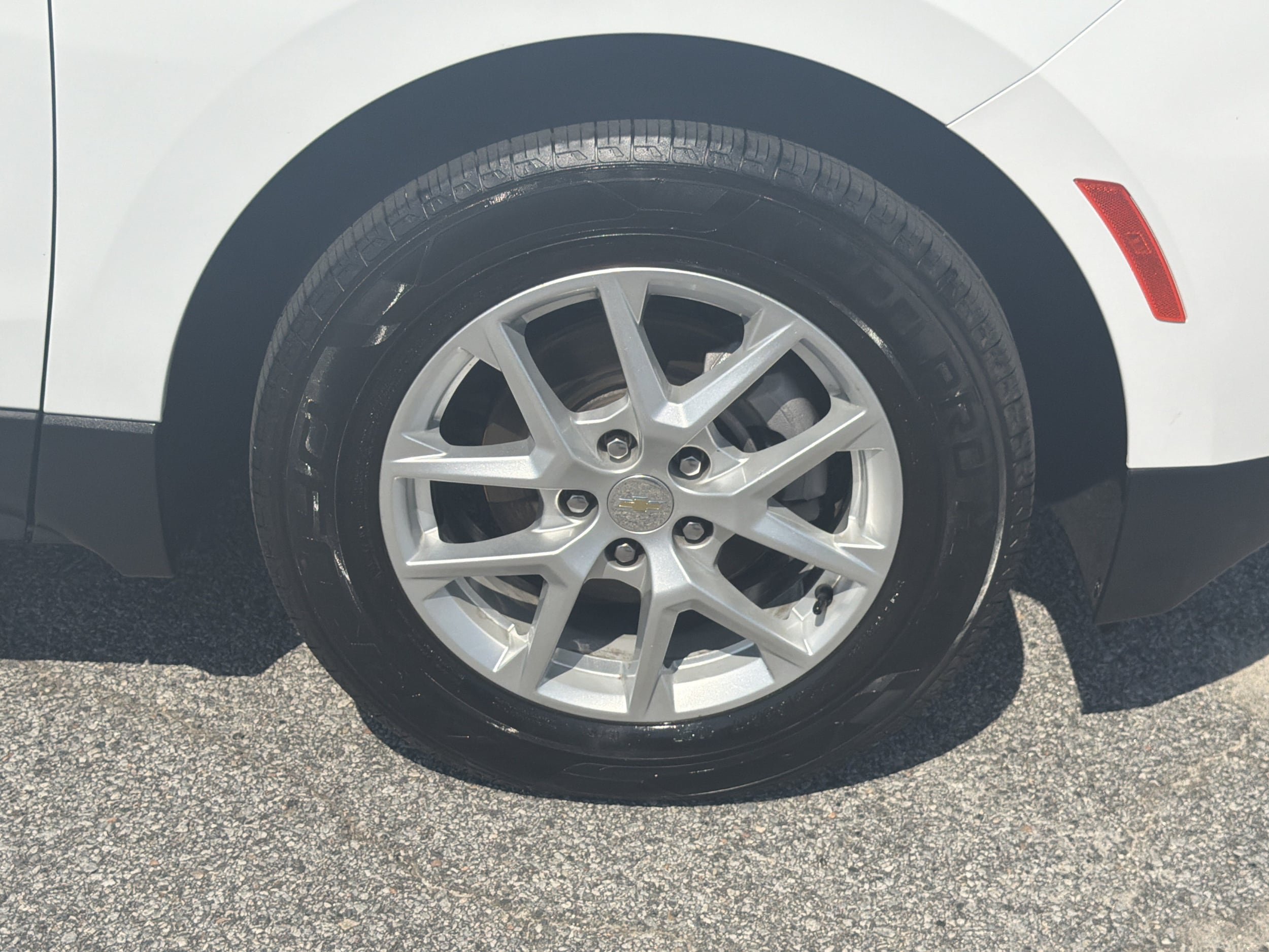 Used 2024 Chevrolet Equinox LT AWD/4WD image 12