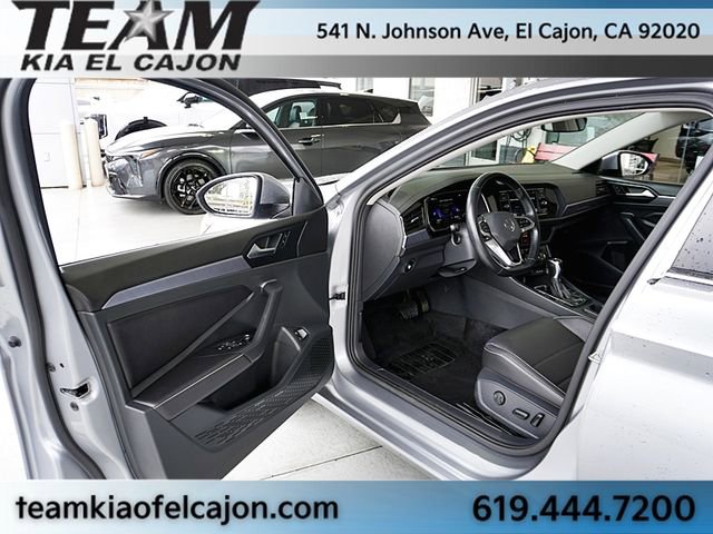 Used 2024 Volkswagen Jetta SE FWD image 33