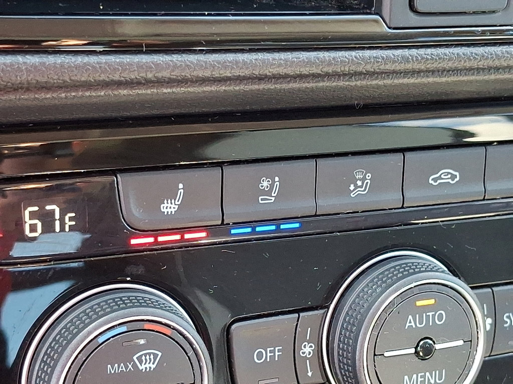 Used 2022 Volkswagen Taos SEL image 30