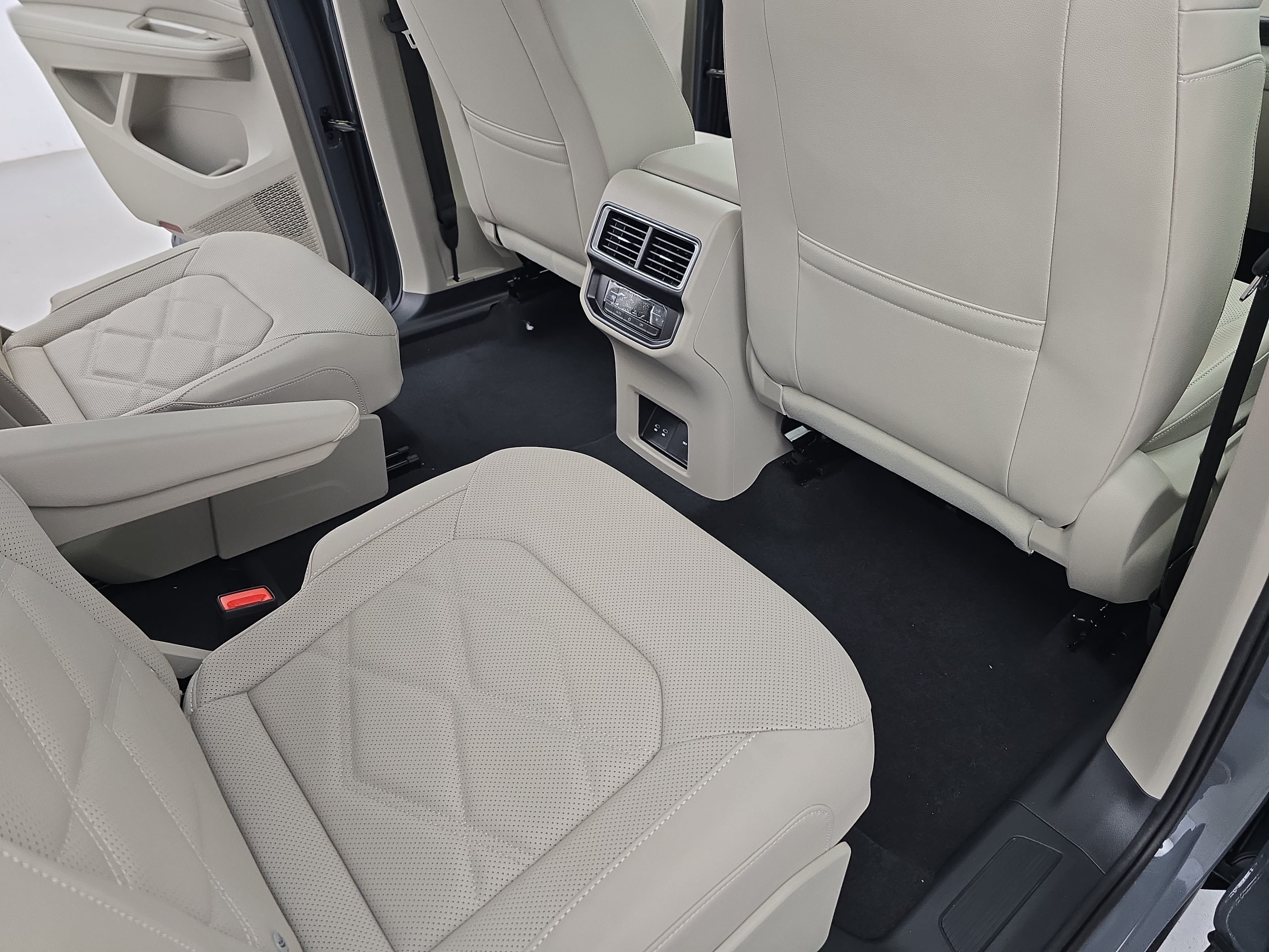 New 2026 Volkswagen Atlas SE AWD/4WD image 11
