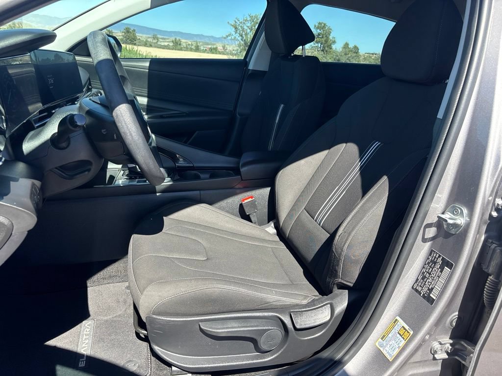 Used 2024 Hyundai Elantra Blue FWD image 10