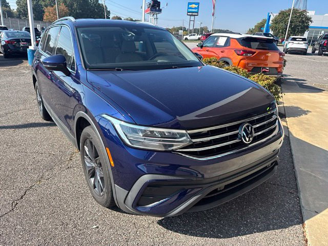Used 2023 Volkswagen Tiguan SE FWD image 3